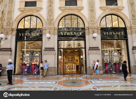 Versace: New Flagship Store in Galleria Vittorio Emanuele II